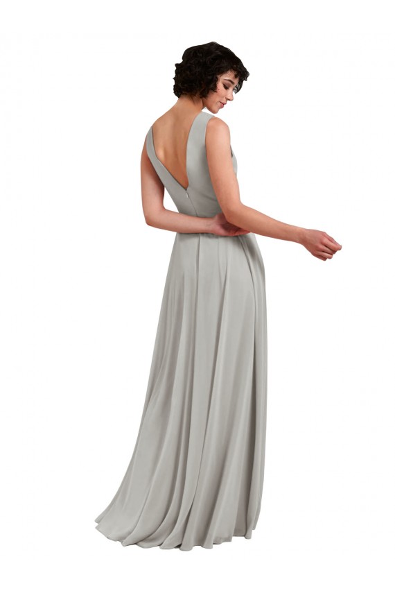 Chiffon Decote V Sem Mangas Comprimento Chão Linha A Vestidos de Madrinha / Vestidos Formais Baratos