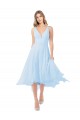Chiffon Decote V Sem Mangas Buraco da fechadura Comprimento Midi Vestidos de Madrinha / Vestidos de Cocktail / Vestidos de Homecoming Baratos