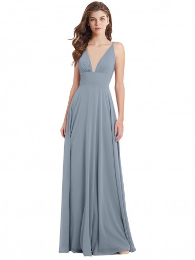Chiffon Decote V Sem Mangas Costas em V Comprimento Chão Linha A Vestido de Festa / Vestido de Madrinha Baratos