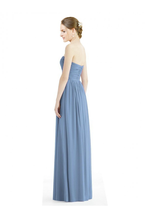 Chiffon Amor Sem Mangas Comprimento Chão Linha A Vestido Formais / Vestido de Madrinha Baratos