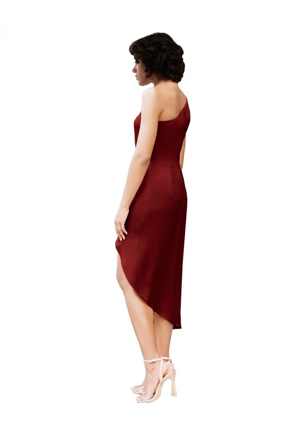 Cetim Elástico Um Ombro Sem Mangas Comprimento Midi Bainha Vestidos de Madrinha / Vestidos de Noite / Vestidos de Festa Baratos