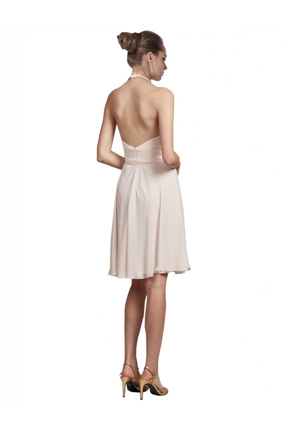 Chiffon Cabeçada Sem Mangas Comprimento Joelho Linha A Vestidos de Madrinha / Vestidos de Cocktail / Vestidos de Homecoming Baratos