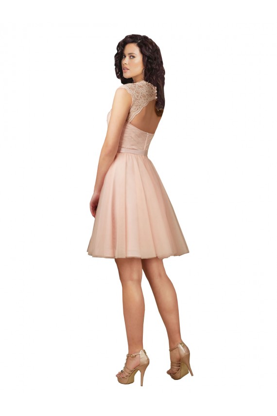 Tule & Renda Amor Mangas Curtas Buraco da fechadura Comprimento Joelho Vestidos de Madrinha Baratos
