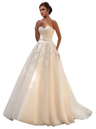 Tule & Renda Amor Sem Mangas Comboio Capela Marfim & Champanhe Vestido de Baile Baratos