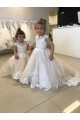 Tule & Renda Barco Sem Mangas Costas em V Comboio Capela Vestidos para Meninas de Flores Baratos