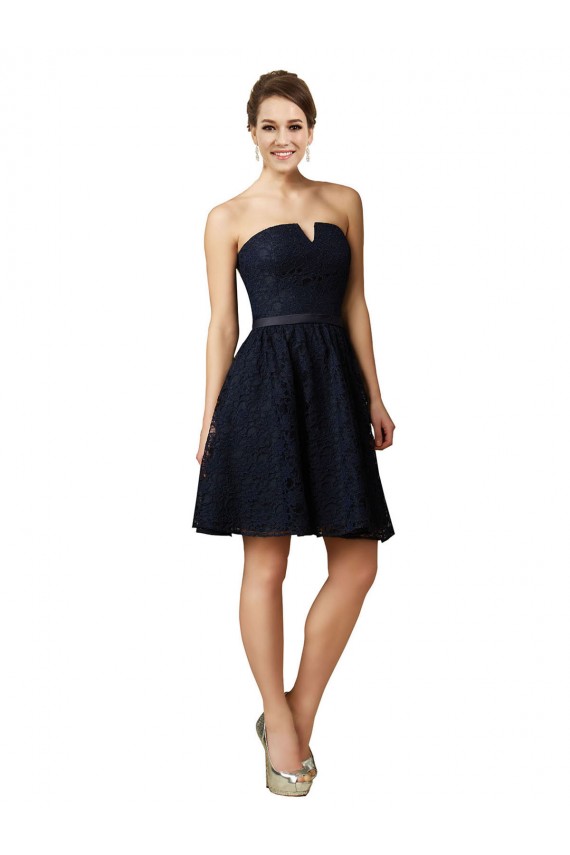 Renda Decote V Sem Mangas Comprimento Joelho Vestidos de Madrinha / Vestidos de Cocktail Baratos