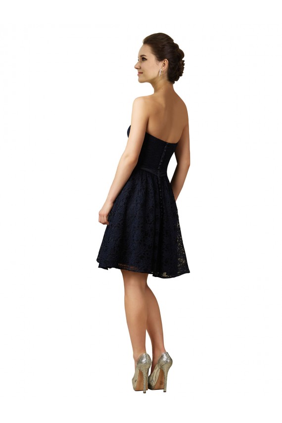 Renda Decote V Sem Mangas Comprimento Joelho Vestidos de Madrinha / Vestidos de Cocktail Baratos