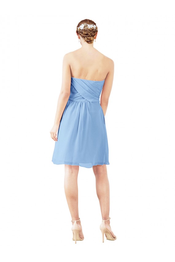 Chiffon Amor Sem Mangas Abrir de volta Comprimento Joelho Vestidos de Madrinha / Vestidos de Cocktail / Vestidos de Homecoming Baratos