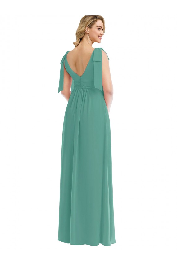 Chiffon Decote V Sem Mangas Costas em V Comprimento Chão Prata Islandesa Linha A Vestidos de Madrinha Baratos