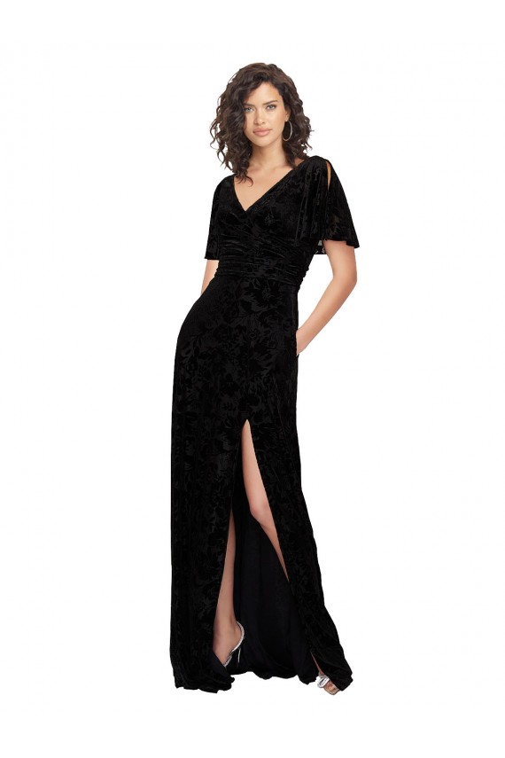 Veludo Floral & Veludo Elástico Decote V Mangas Curtas, Mangas Divididas Costas em V Comprimento Chão Vestidos de Madrinha Baratos