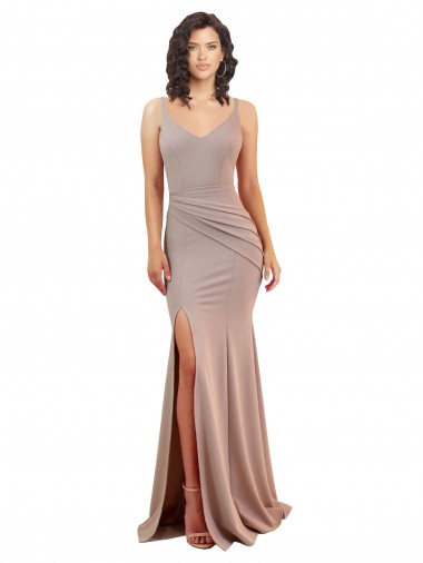 Crepe Esticado Decote V Sem Mangas Lombar Comprimento Chão Vestidos de Madrinha / Vestidos de Noite / Vestidos de Festa Baratos