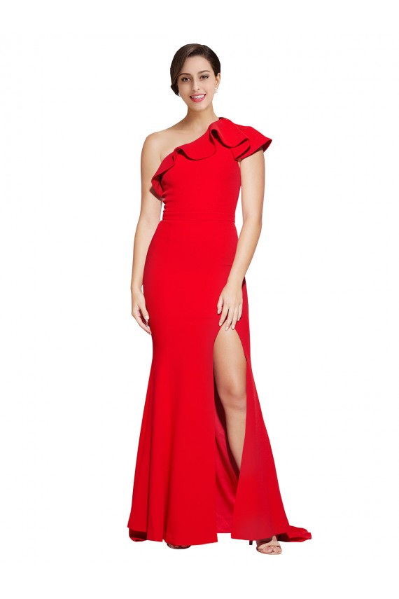 Crepe Esticado Um Ombro Sem Mangas Comboio Varredela Bainha Vestido de Madrinha / Vestido de Festa Baratos