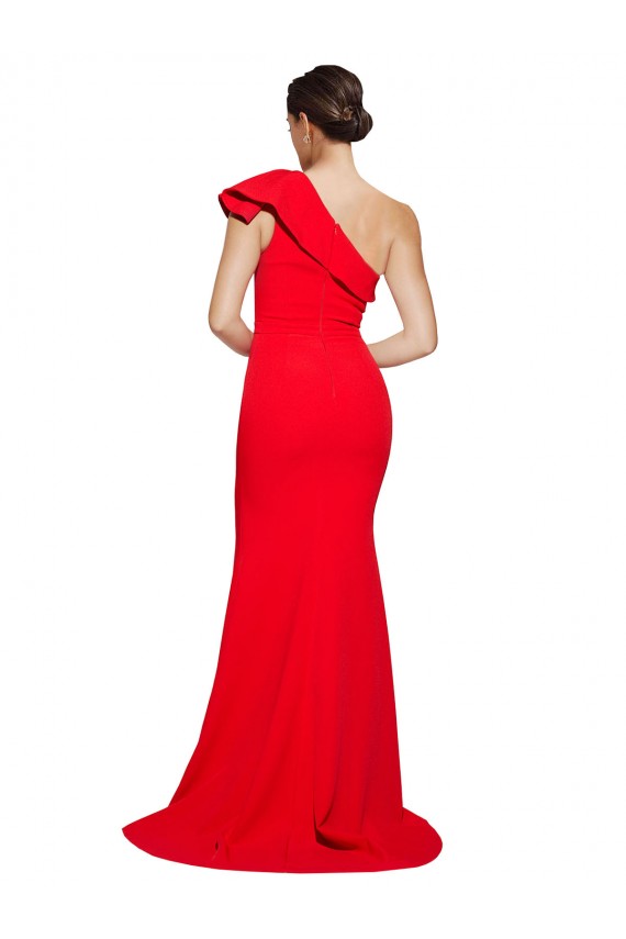 Crepe Esticado Um Ombro Sem Mangas Comboio Varredela Bainha Vestido de Madrinha / Vestido de Festa Baratos